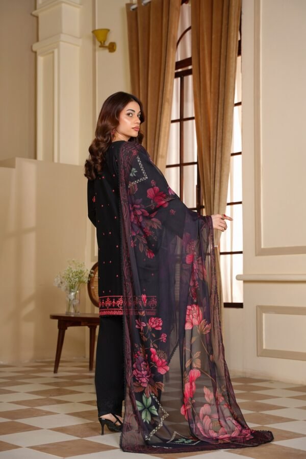 DSC08116 Elegant Black